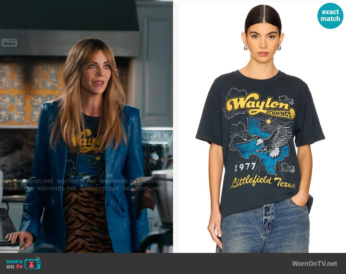 Daydreamer Waylon Jennings Littlefield Texas Weekend Tee worn by Morgan Gillory (Kaitlin Olson) on High Potential