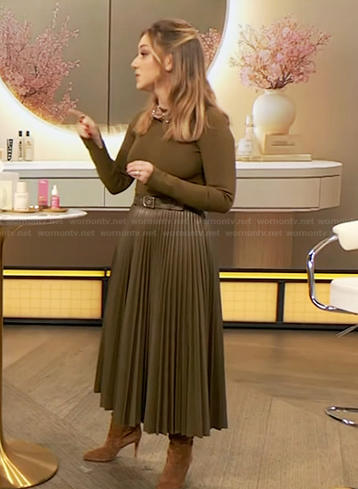 Dr. Shereene Idriss’s green pleated dress on The Drew Barrymore Show