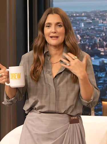 Drew's gray drape pants on The Drew Barrymore Show