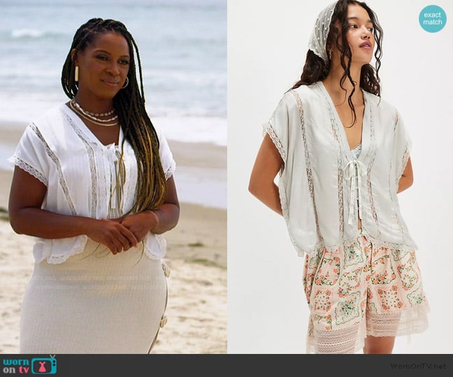 Janine’s lace top on The Golden Bachelor