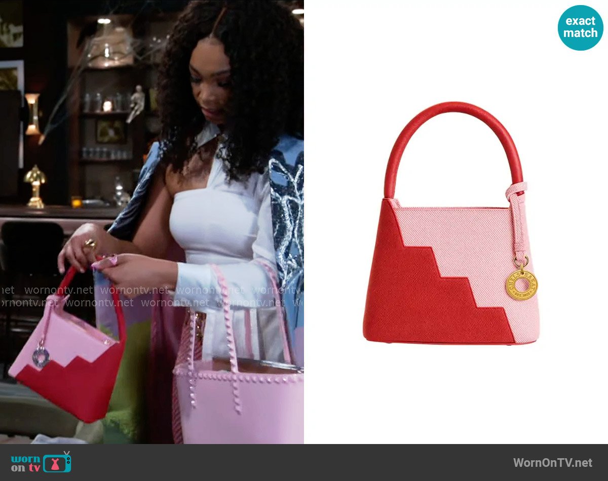 F&W Style ChelseaKat Dream Bag worn by Chelsea Hamilton (RhonniRose Mantilla) on Beyond the Gates