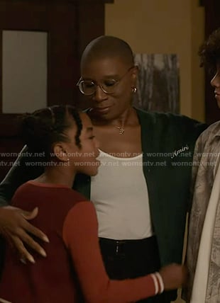 Hen’s green cardigan on 9-1-1