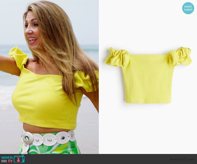 H&M Puff-Sleeved Off-the-Shoulder Top worn by Roxanne Massey on The Golden Bachelor