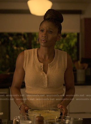 Jax's beige knit sleeveless top on Reasonable Doubt