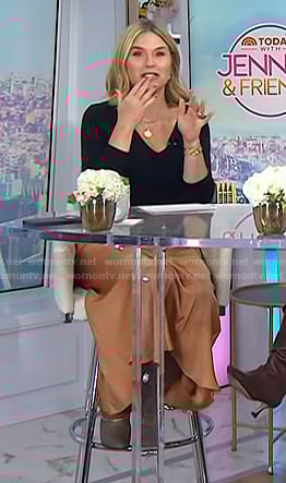 Jenna's grey chain boots on Today