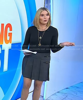 Jenna's grey pleated mini skirt on Today