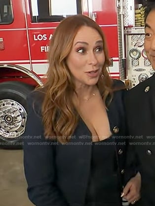Jennifer Love Hewitt’s navy v-neck blazer on Good Morning America