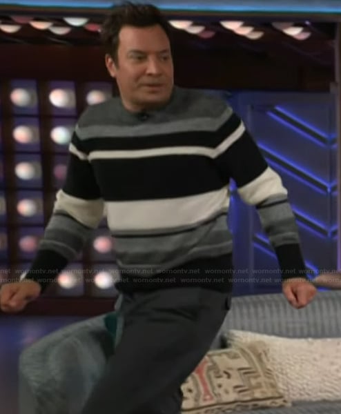 Jimmy Fallon’s gray striped sweater on The Kelly Clarkson Show
