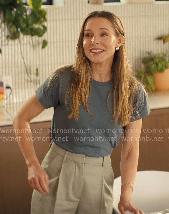 Joanne's steel blue t-shirt on Nobody Wants This