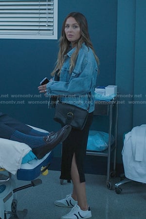 Jo's leather crossbody bag and sneakers on Greys Anatomy