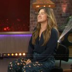 Kelly’s cutout jeans on The Kelly Clarkson Show