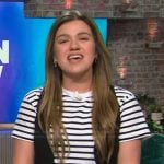 Kelly’s white striped tee on The Kelly Clarkson Show