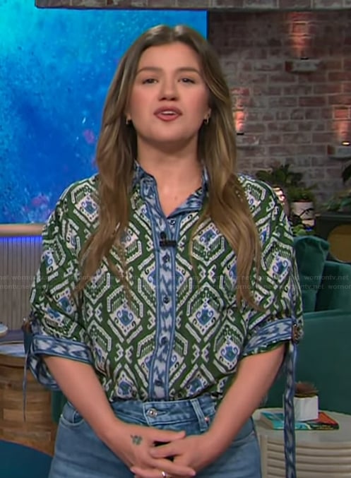 Kelly’s geometric print tie cuff blouse on The Kelly Clarkson Show
