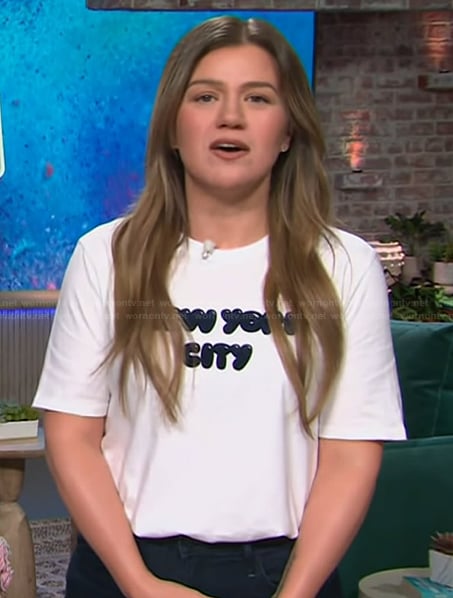 Kelly’s New York City print tee on The Kelly Clarkson Show