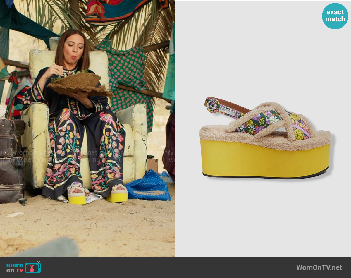 La DoubleJ Shearling Slingback Platform Sandal worn by Molly Novak (Maya Rudolph) on Loot