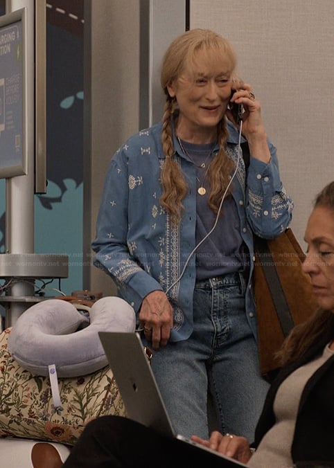 Loretta's floral travel bag on Only Murders in the Building