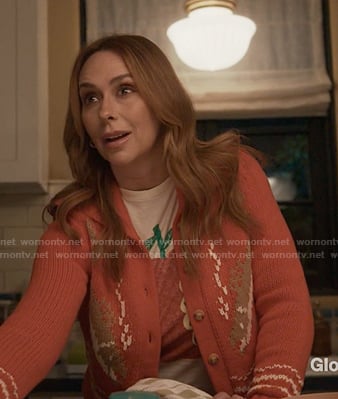 Maddie's white print tee and red cardigan on 9-1-1