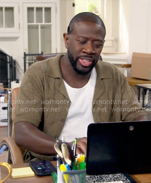 Malcolm’s olive knit shirt on The Neighborhood