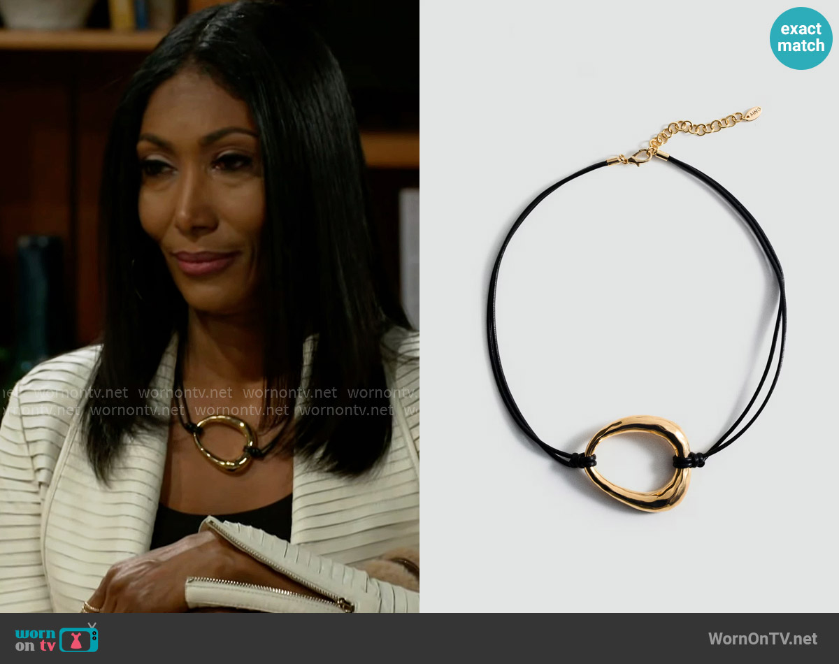 Mango Metal-piece cord necklace worn by Dana 'Leslie' Thomas (Trisha Mann-Grant) on Beyond the Gates
