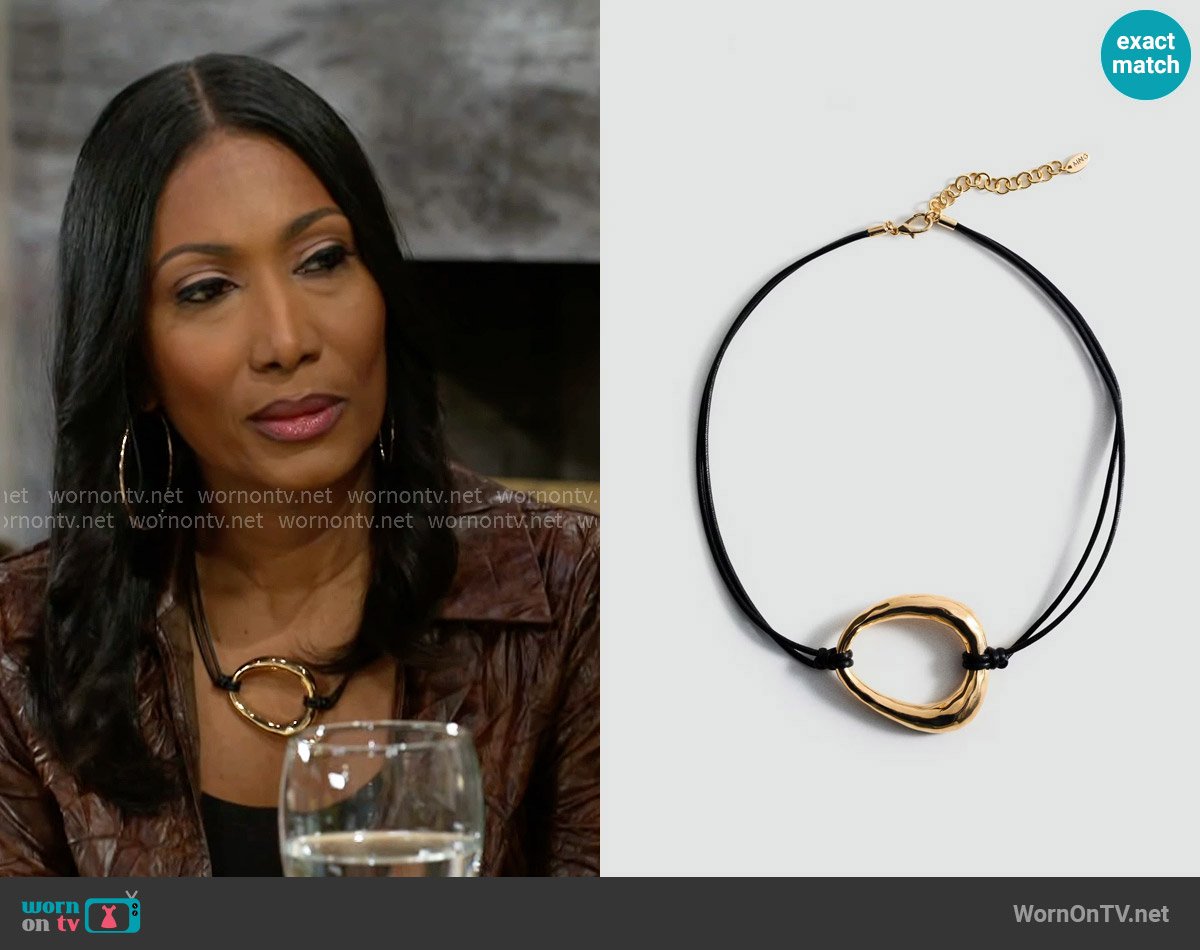 Mango Metal-piece cord necklace worn by Dana 'Leslie' Thomas (Trisha Mann-Grant) on Beyond the Gates