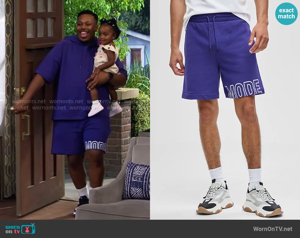 Marty’s purple shorts on The Neighborhood