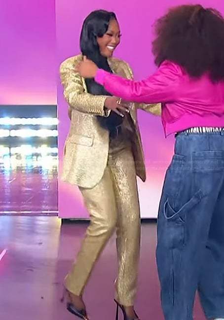 Muni Long’s gold metallic blazer on The Jennifer Hudson Show