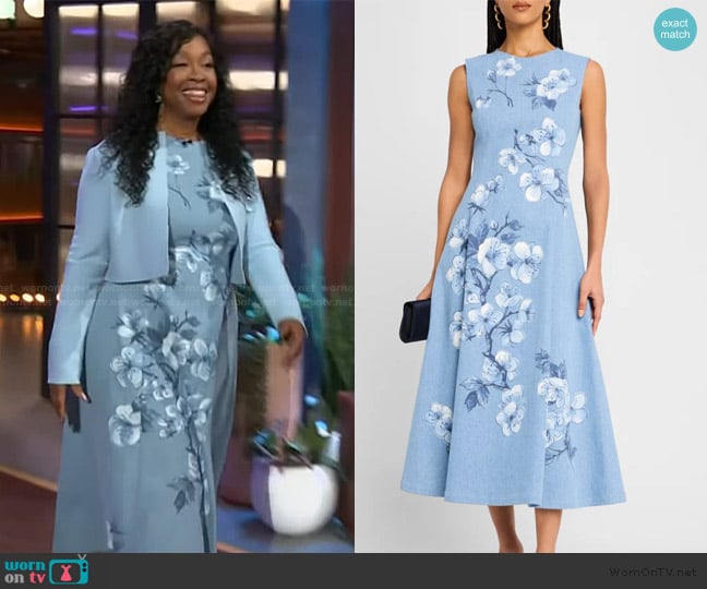 Oscar de la Renta Cherry Blossom Printed Denim Sleeveless Midi Dress worn by Shonda Rhimes on The Kelly Clarkson Show