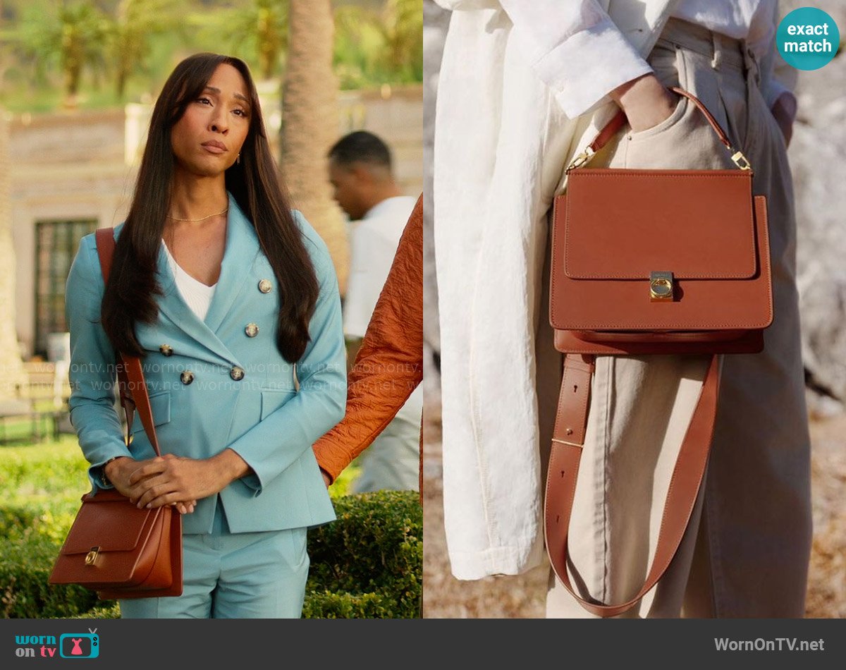 Polene Numéro Sept Bag in Terre de Sienne worn by Sofia Salinas (Michaela Jaé Rodriguez) on Loot