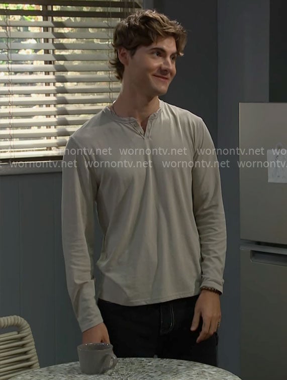 Remy’s long sleeved henley shirt on The Bold and the Beautiful