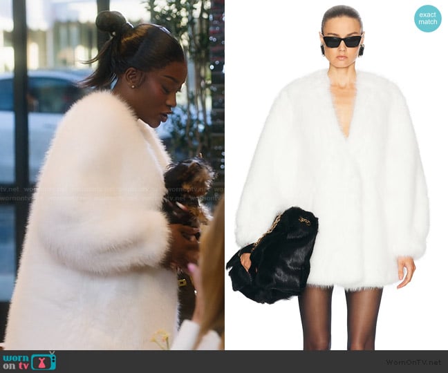 Chelsea’s white fur coat on Selling Sunset Chelsea’s white fur coat on Selling Sunset