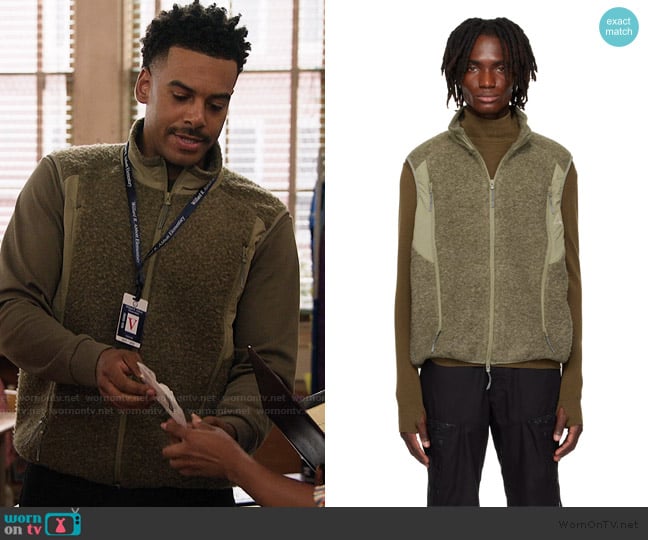 ROA Khaki Polar Fleece Vest worn by Tariq (Zack Fox) on Abbott Elementary