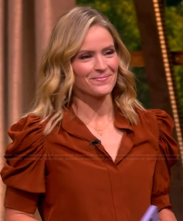 Sara’s brown puff sleeve top on The View