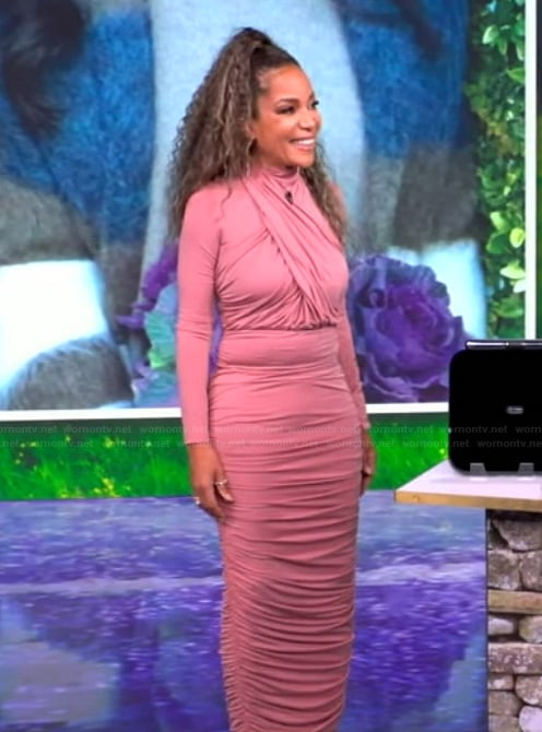 Sunny’s pink gathered dress on The View