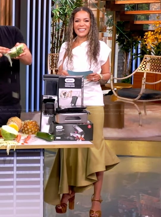 Sunny's white asymmetric top and skirt on The View