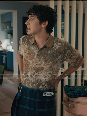 Teddy's beige print short sleeve shirt on Elsbeth