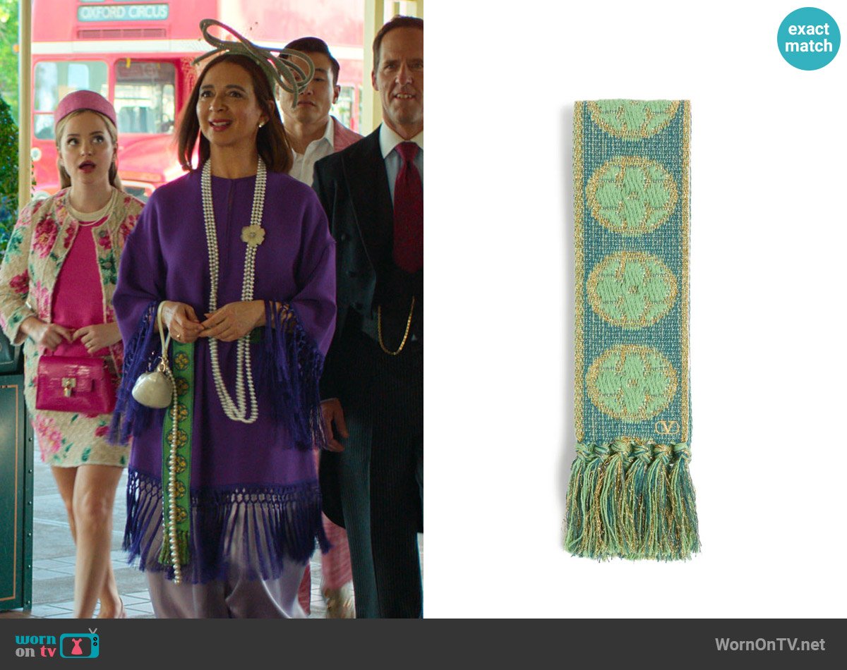 Valentino Garavani Antibes scarf worn by Molly Novak (Maya Rudolph) on Loot