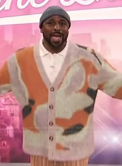 Wayne Brady's printed cardigan on Sherri