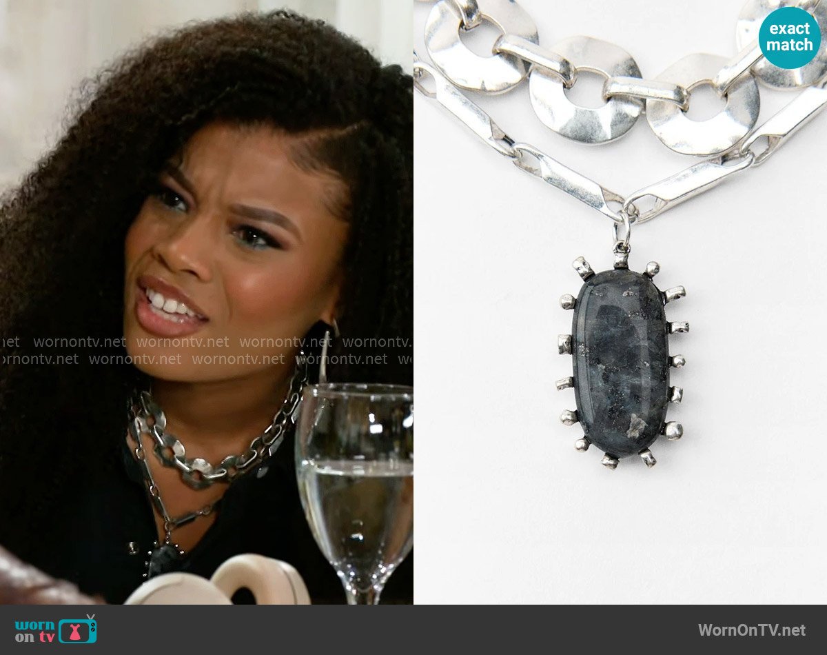 Zara Cowboy Up Necklace worn by Eva Thomas (Ambyr Michelle) on Beyond the Gates