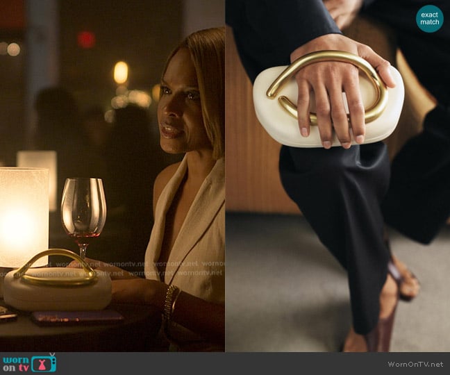 Zara Gold Clasp Box Bag in White worn by Sally Braswell (Nefetari Spencer) on Reasonable Doubt