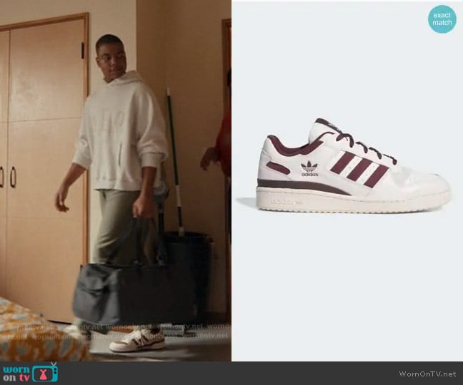 Harry’s white sneakers on 9-1-1 Harry’s white sneakers on 9-1-1