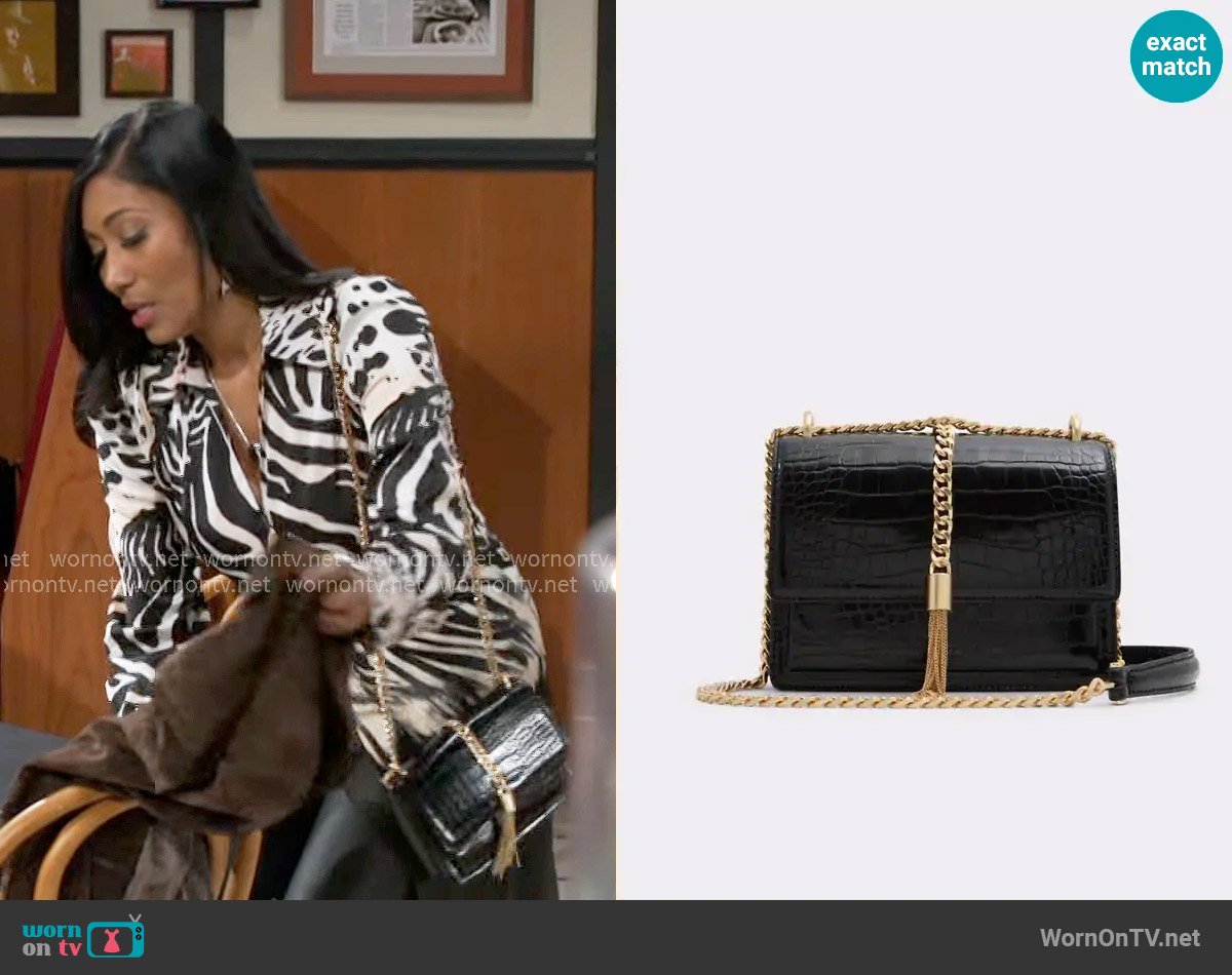 Aldo Miyabellx Bag worn by Dana 'Leslie' Thomas (Trisha Mann-Grant) on Beyond the Gates