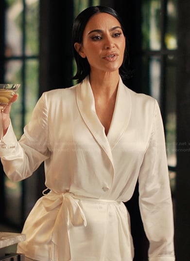 Allura's white robe and pants on Alls Fair