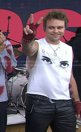 Ashton Irwin's white eye print tank on Today