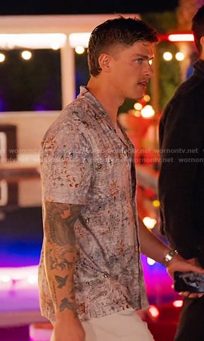 Austin’s grey print short sleeve shirt on Selling the OC