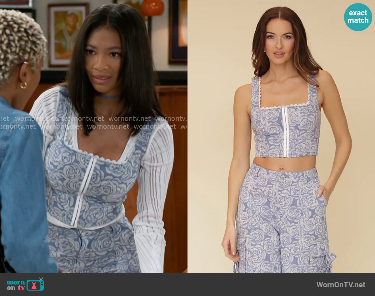 Avec Les Filles Floral Print Lace-Trim Square-Neck Corset Top worn by Jessica (Camryn Jade) on Beyond the Gates