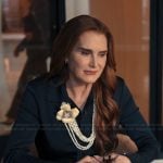 Juliana’s floral pearl necklace on Alls Fair