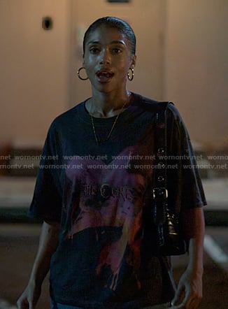 Chelsea's grey graphic print tee on Reasonable Doubt