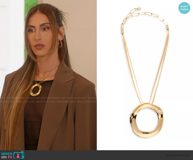 Ettika Open Circle Statement Pendant Necklace worn by Kaylee Ricciardi (Kaylee Ricciardi) on Selling the OC