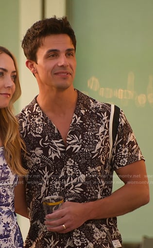 Gio’s black tropical print shirt on Selling the OC