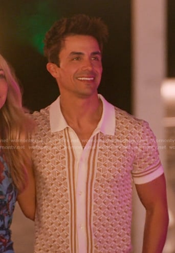 Gio's brown goemetric print shirt on Selling the OC